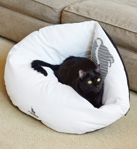 EMI modern catbed white