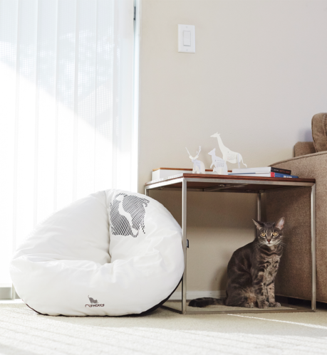 EMI modern catbed white